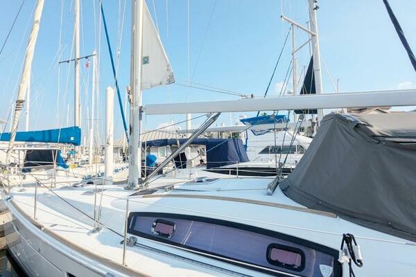 SERENITE 40ft Beneteau Yacht For Sale