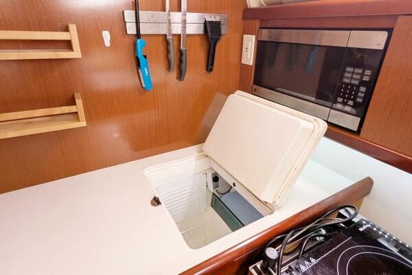 SERENITE 40ft Beneteau Yacht For Sale