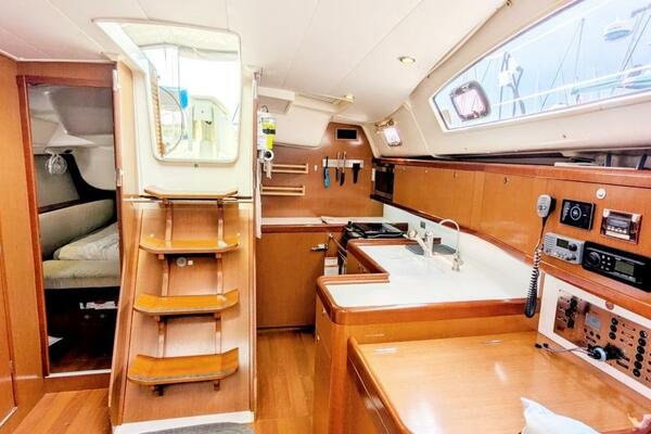 SERENITE 40ft Beneteau Yacht For Sale