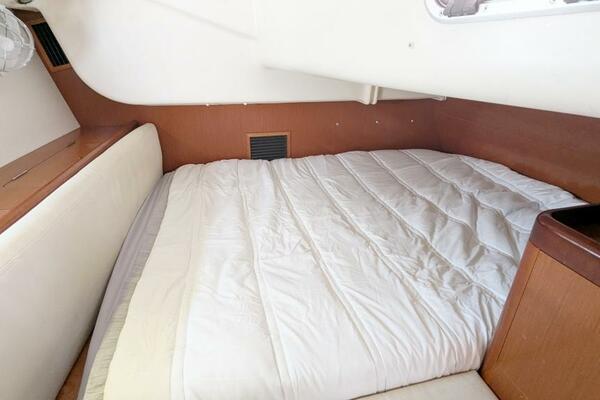 SERENITE 40ft Beneteau Yacht For Sale