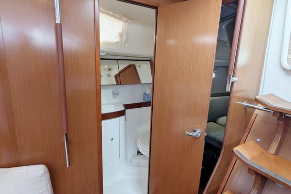 SERENITE 40ft Beneteau Yacht For Sale