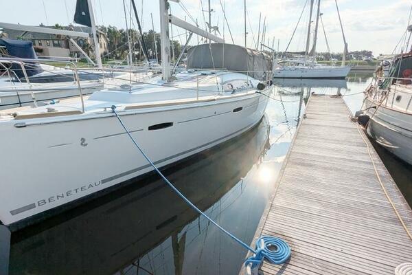 SERENITE 40ft Beneteau Yacht For Sale
