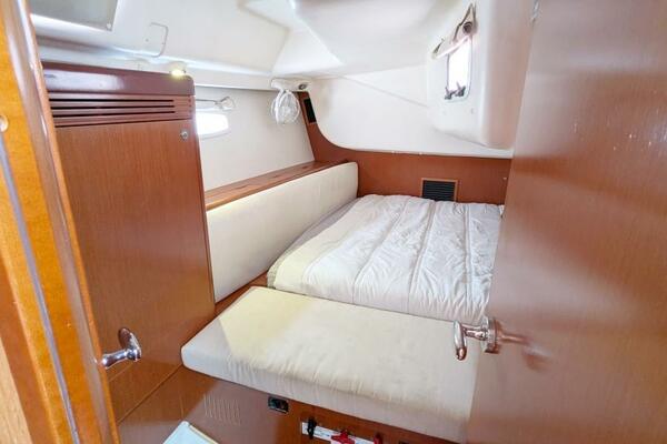 SERENITE 40ft Beneteau Yacht For Sale