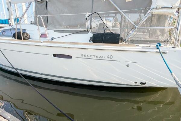 SERENITE 40ft Beneteau Yacht For Sale