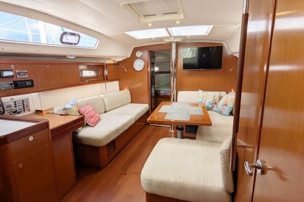 SERENITE 40ft Beneteau Yacht For Sale