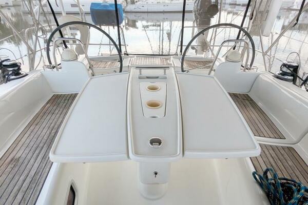 SERENITE 40ft Beneteau Yacht For Sale
