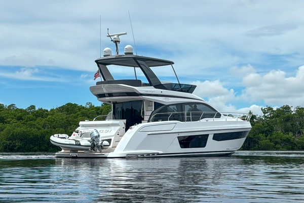 2023 Azimut 53