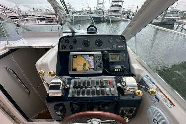Photo of the 2006 Tiara Yachts 29 Coronet "News Buoy II"