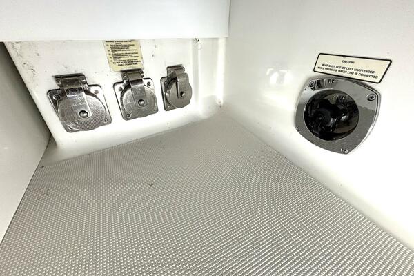 Adventure Capital 40ft Formula Yacht For Sale