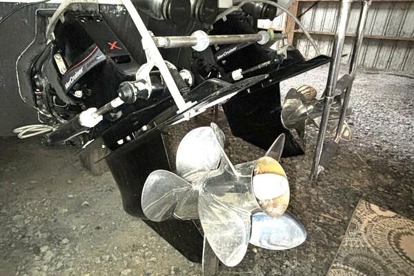 Adventure Capital 40ft Formula Yacht For Sale