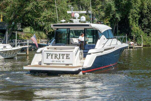 2015 Tiara Yachts 44