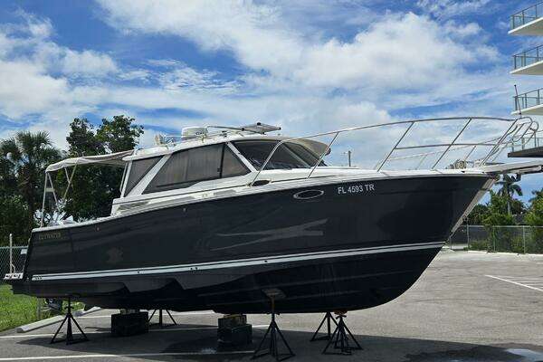 28-ft-Cutwater-2023-C-288 Coupe-Naples Florida United States yacht for sale