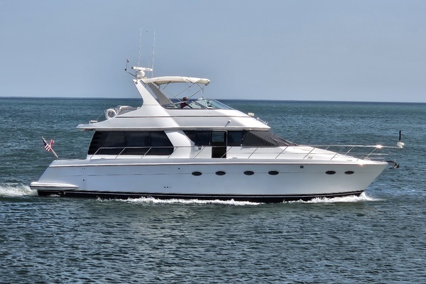 Photo of the 1999 Carver 530 Voyager "Swan"