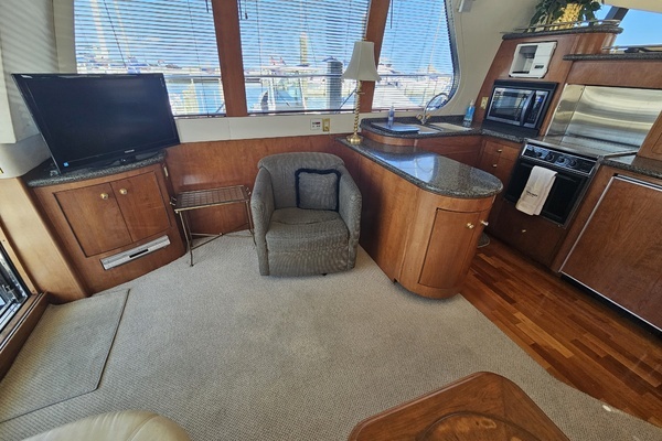 Photo of the 1999 Carver 530 Voyager "Swan"