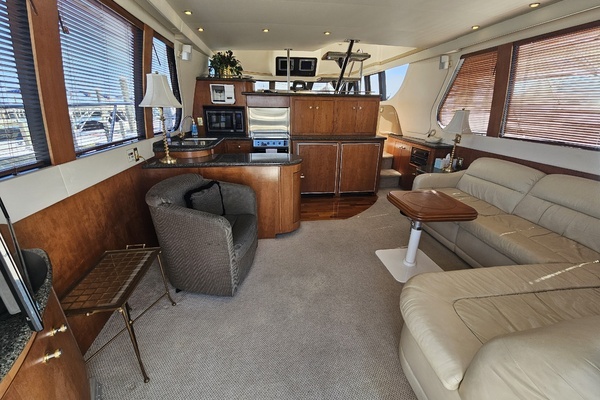 Photo of the 1999 Carver 530 Voyager "Swan"