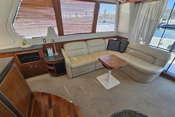 Photo of the 1999 Carver 530 Voyager "Swan"