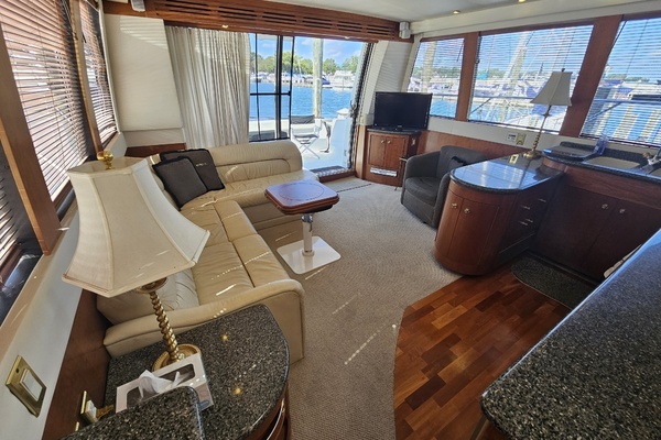 Photo of the 1999 Carver 530 Voyager "Swan"