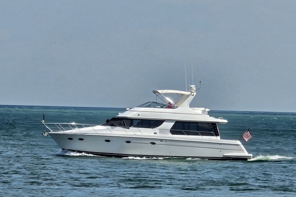 Photo of the 1999 Carver 530 Voyager "Swan"