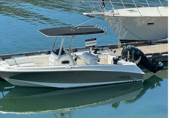 Photo of the 2014 Boston Whaler 220 Outrage