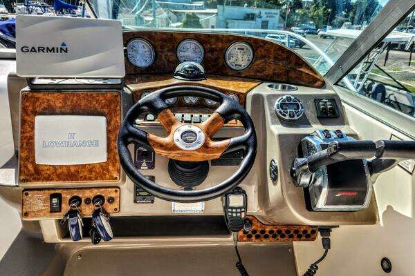 Photo of the 2007 Rinker 320 Express