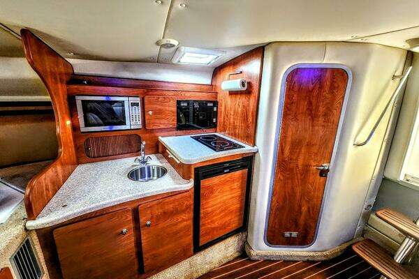 Photo of the 2007 Rinker 320 Express