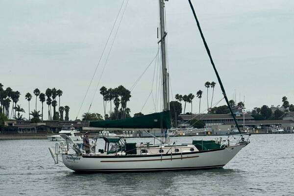 34-ft-Pacific Seacraft-1988-34-Juniper-Marina del Rey California United States yacht for sale