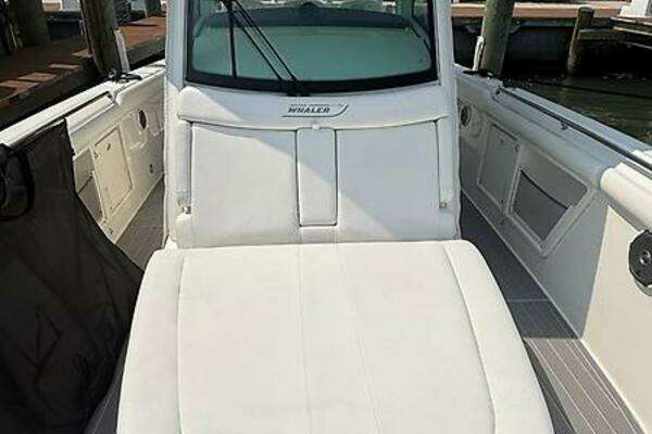 2014 Boston Whaler 35