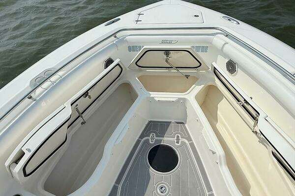 2014 Boston Whaler 35