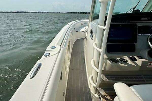 2014 Boston Whaler 35