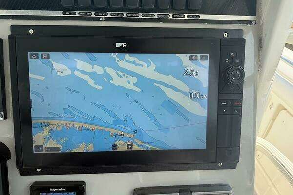 2014 Boston Whaler 35