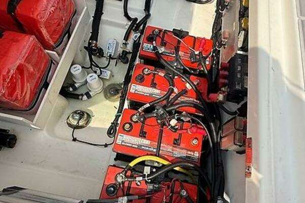 2014 Boston Whaler 35