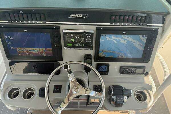 2014 Boston Whaler 35
