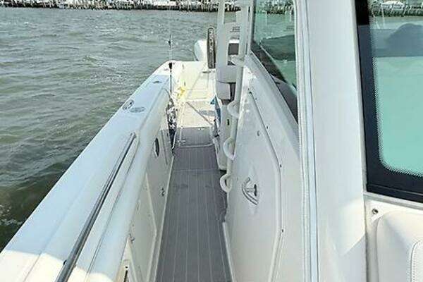 2014 Boston Whaler 35