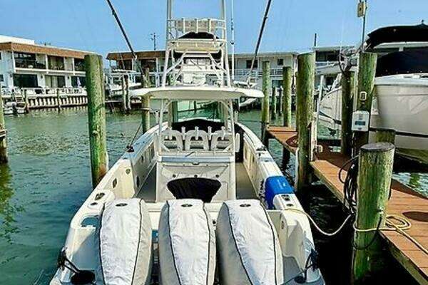 2014 Boston Whaler 35