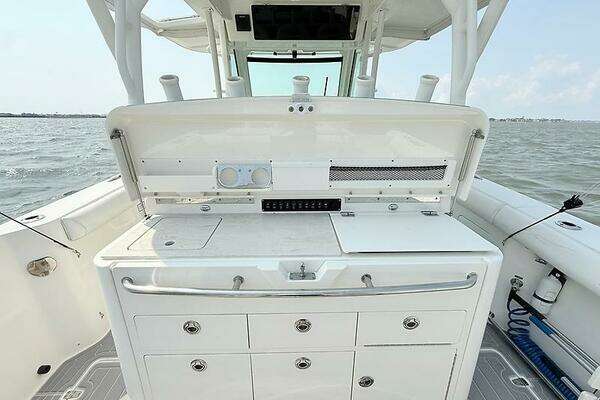 2014 Boston Whaler 35