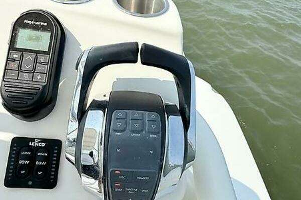 2014 Boston Whaler 35