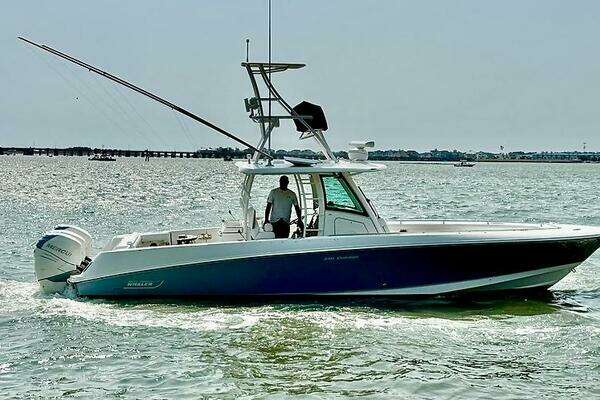 2014 Boston Whaler 35