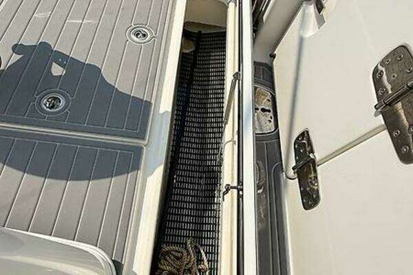 2014 Boston Whaler 35