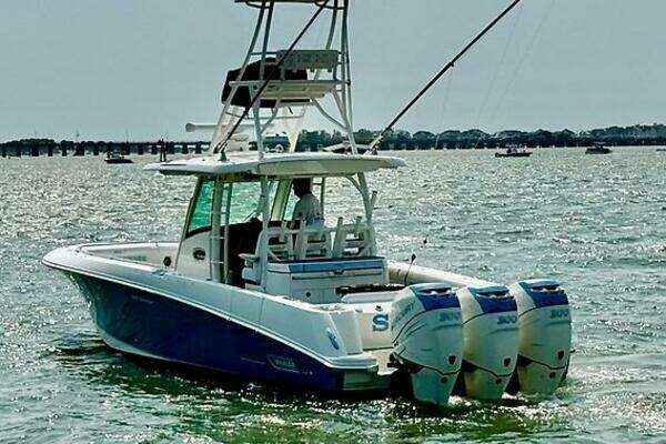 2014 Boston Whaler 35