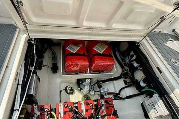 2014 Boston Whaler 35