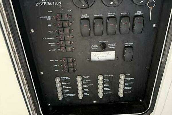 2014 Boston Whaler 35