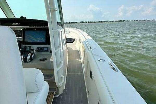 2014 Boston Whaler 35