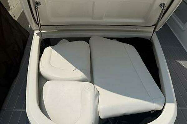 2014 Boston Whaler 35