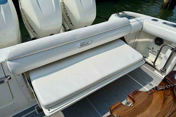 2014 Boston Whaler 35