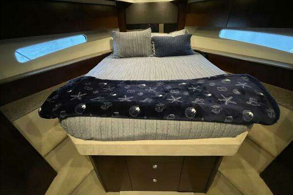 Cruisers Yachts  Yacht For Sale