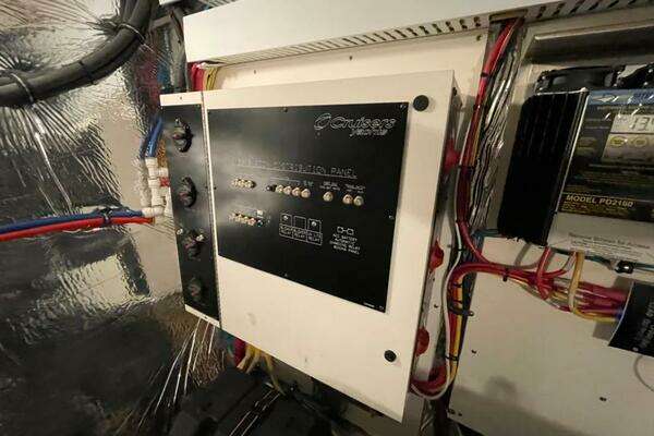 Cruisers Yachts  Yacht For Sale