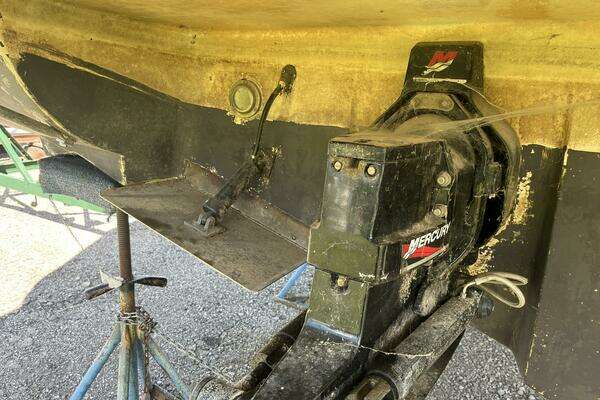 Photo of the 2000 Rinker Fiesta Vee 340 "Si Caro"