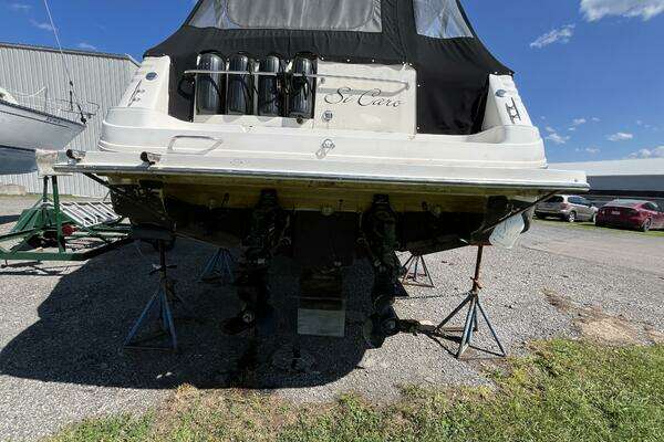 Photo of the 2000 Rinker Fiesta Vee 340 "Si Caro"