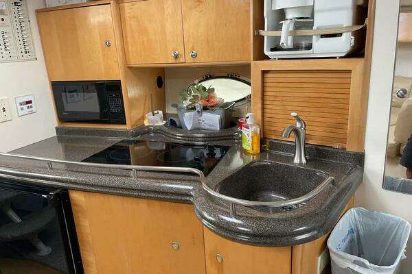 Photo of the 2001 Larson Cabrio 330