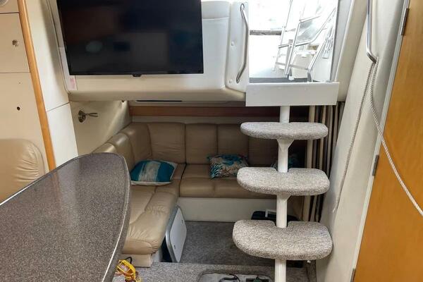 33ft Larson Yacht For Sale